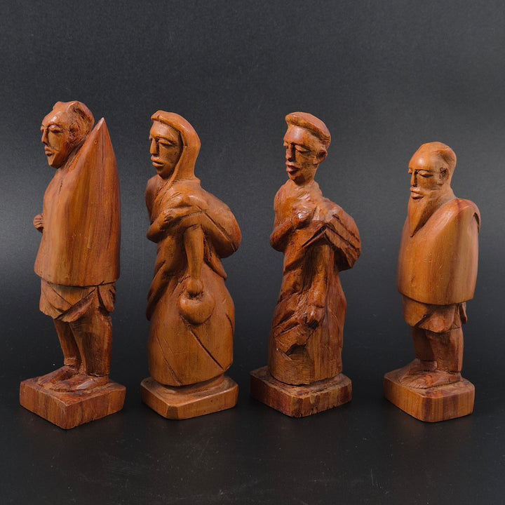 Retro handgjorda träfigurer set om fyra