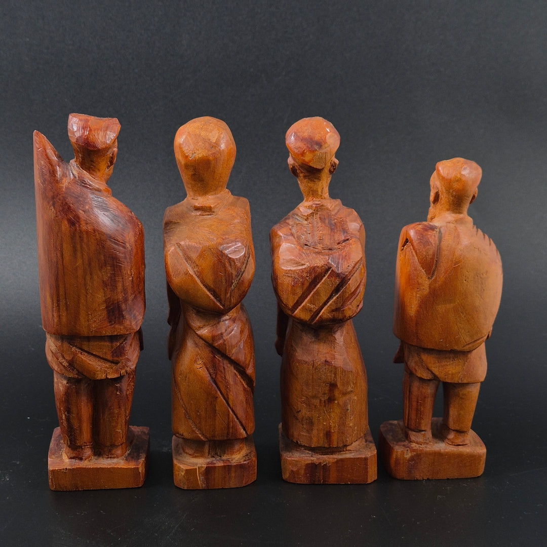Retro handgjorda träfigurer set om fyra