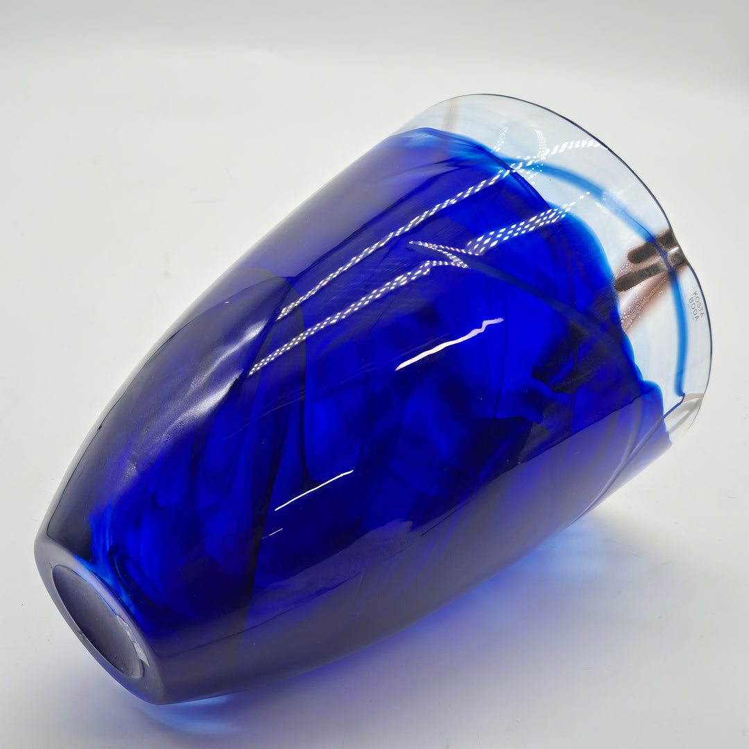Elegant koboltblå glasvas Kosta Boda