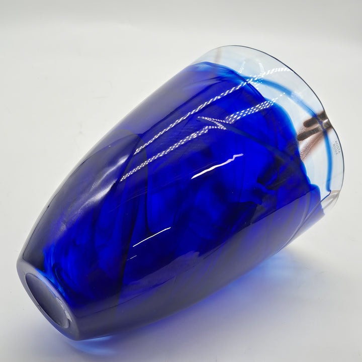 Elegant koboltblå glasvas Kosta Boda