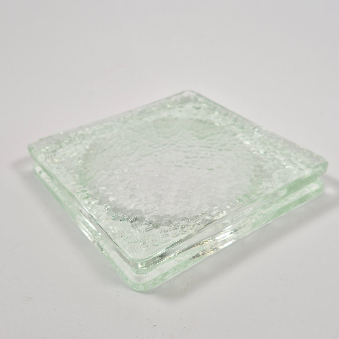 Elegant kvadratisk glasskål med strukturerad yta