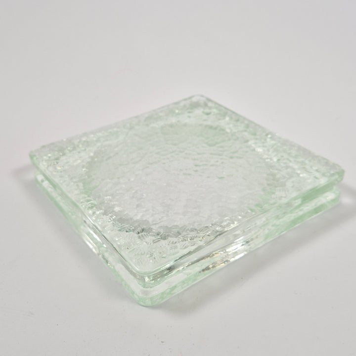 Elegant kvadratisk glasskål med strukturerad yta