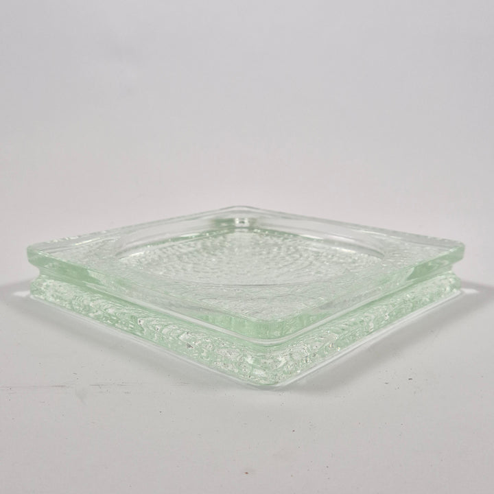 Elegant kvadratisk glasskål med strukturerad yta