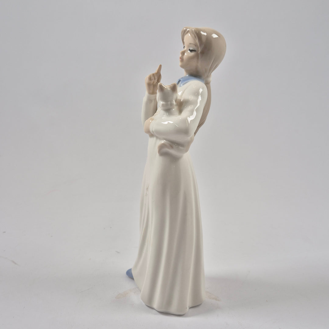 Tengra porslinsfigur flicka med katt retro