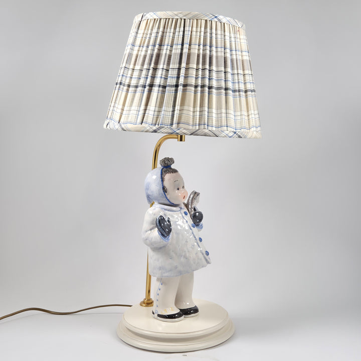 Retro porslinsbordslampa vinterklädd pojke t tosi