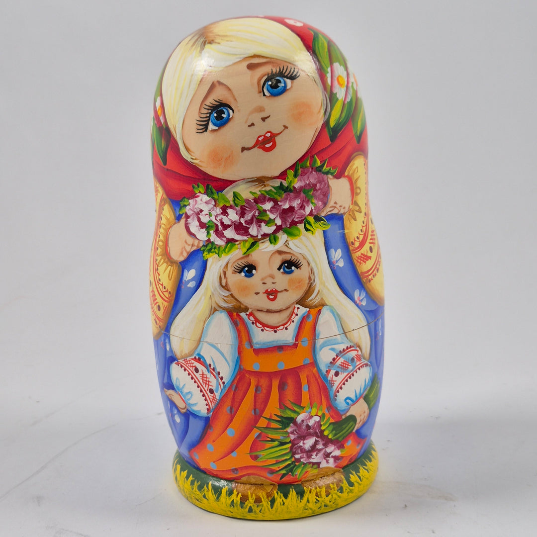 Färgglada retro ryska babusjka trädockor