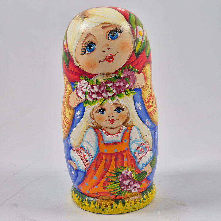 Färgglada retro ryska babusjka trädockor