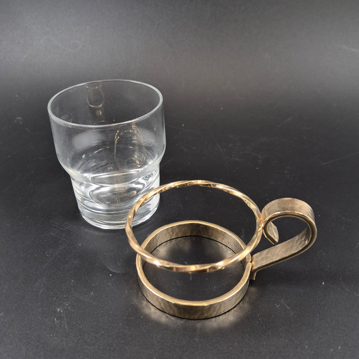 Retro kaffeglas med guldfärgade metallhållare