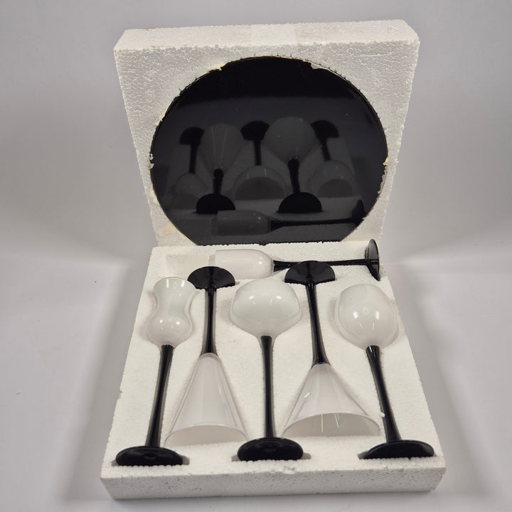 Elegant retro serveringsset med glas och bricka