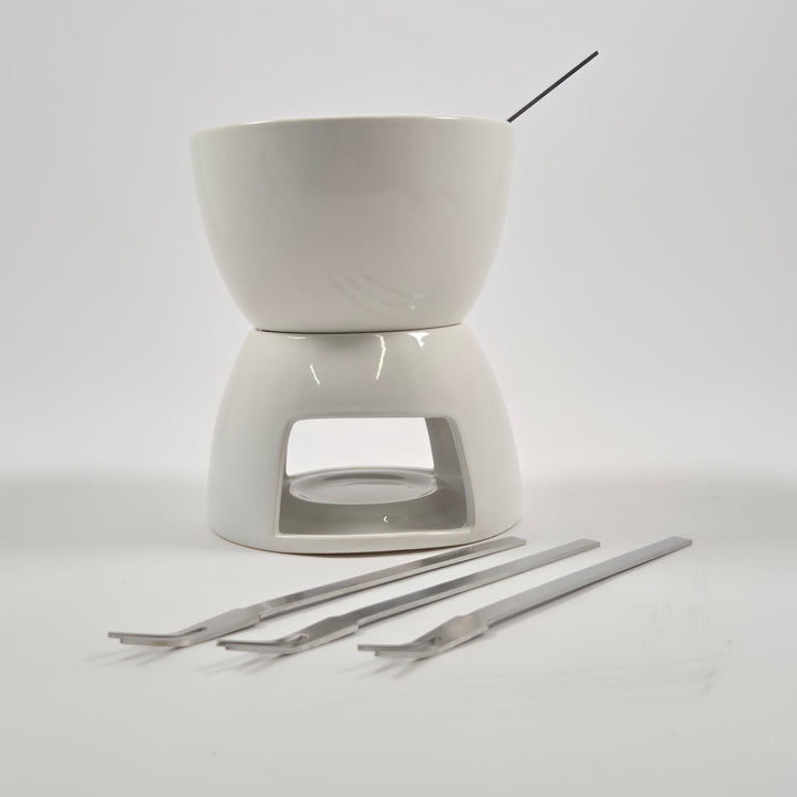 Vit chokladfondue i porslin med gafflar