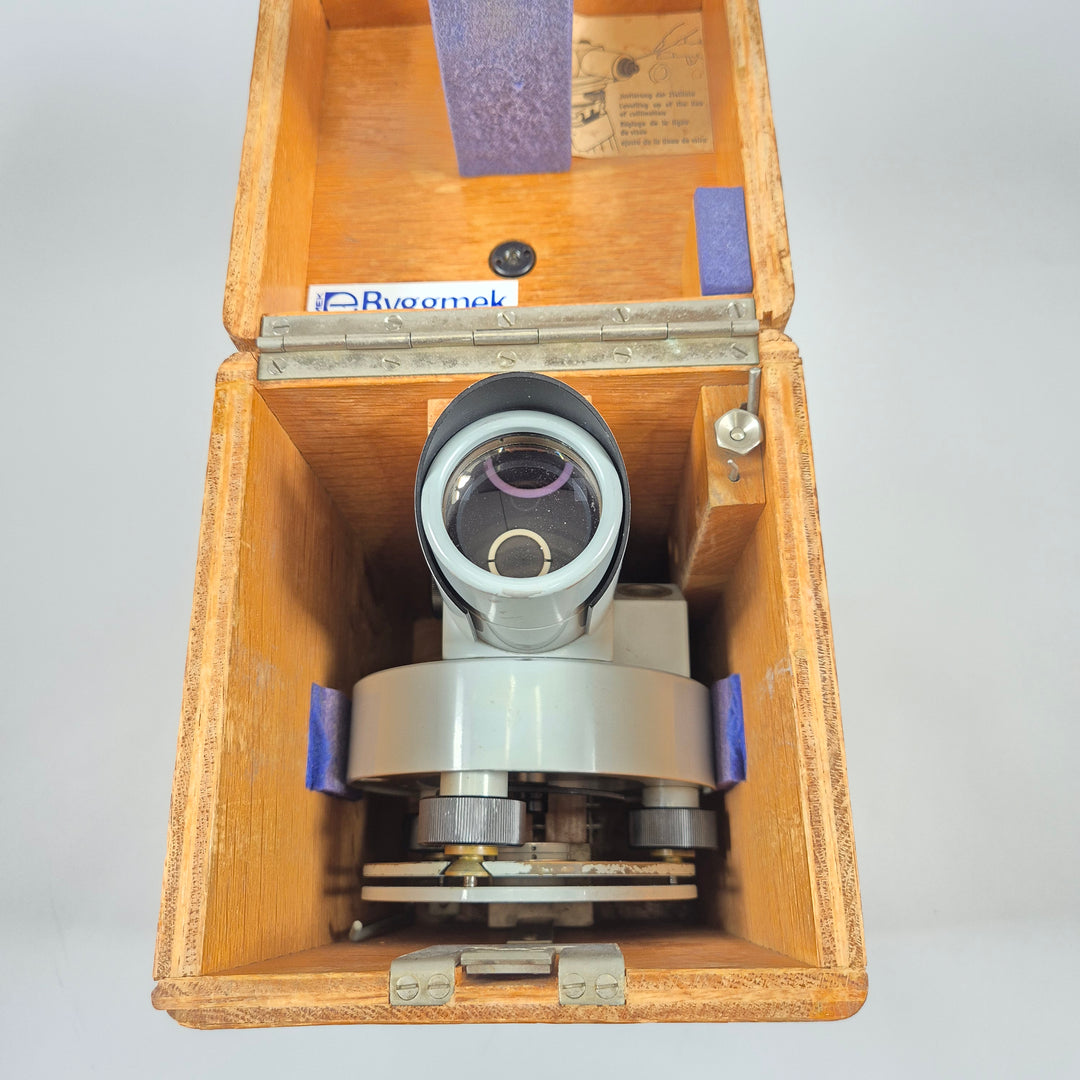 Retro optiskt nivelleringsinstrument med träetui