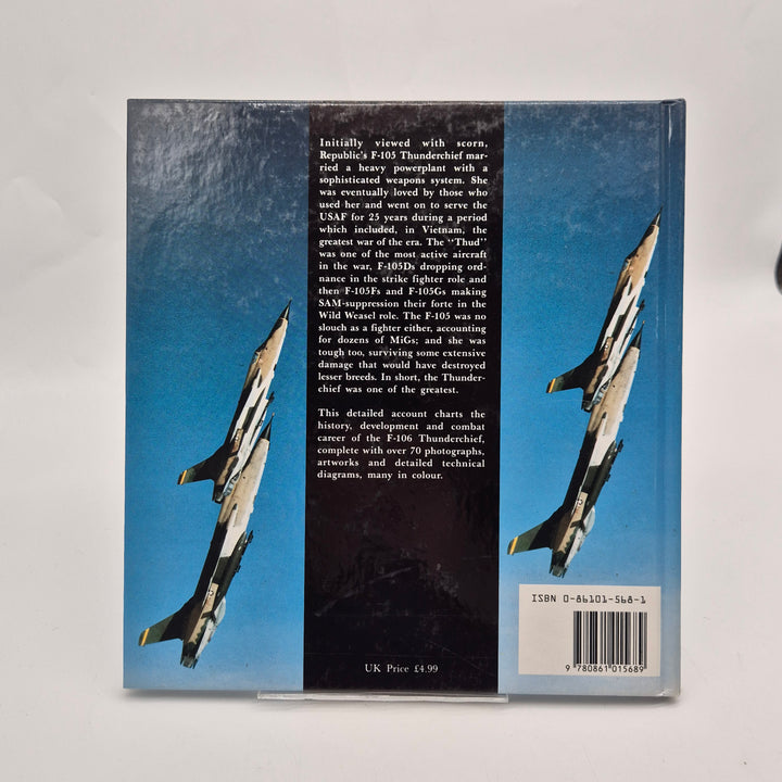 Republic F-105 Thunderchief bok Classic Warplanes