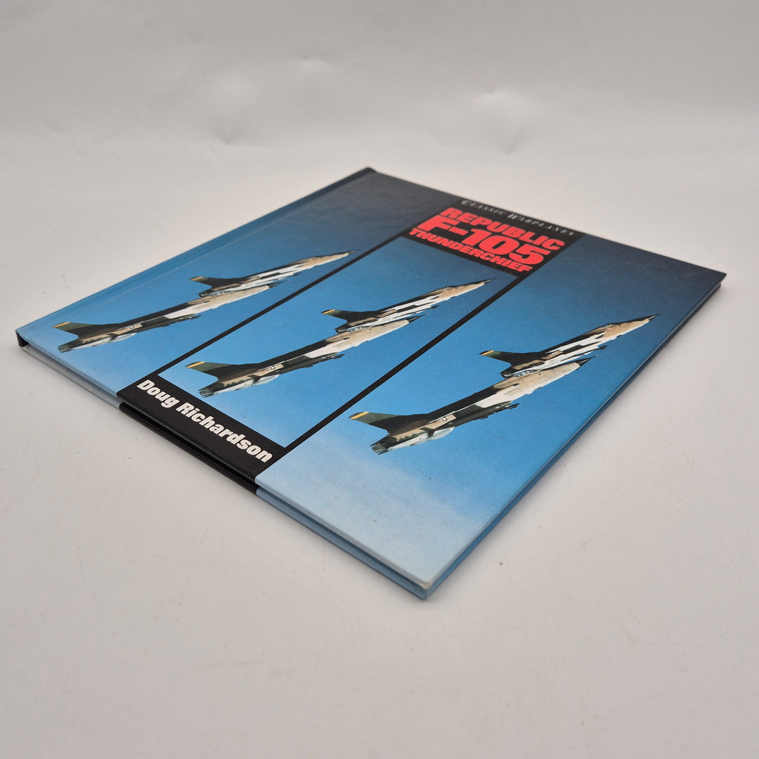 Republic F-105 Thunderchief bok Classic Warplanes