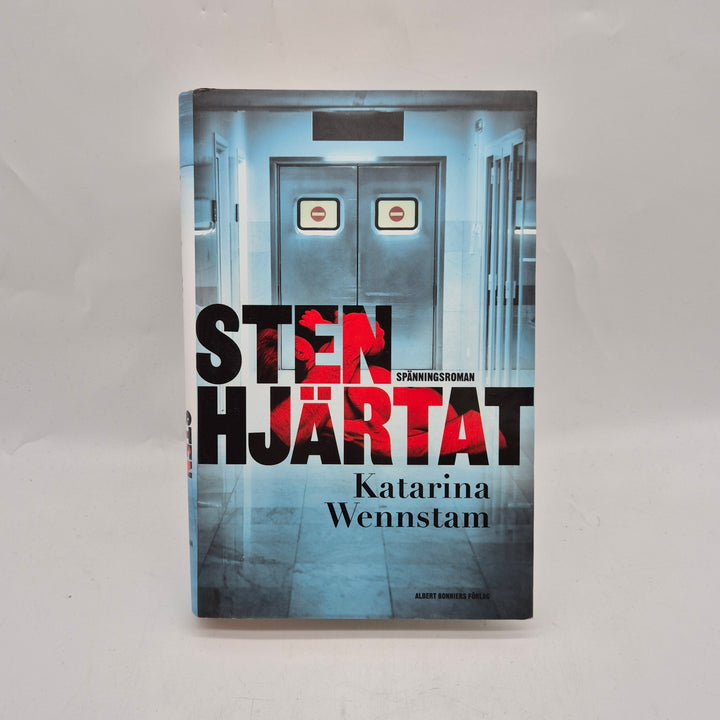 Stenhjärtat inbunden thriller Katarina Wennstam
