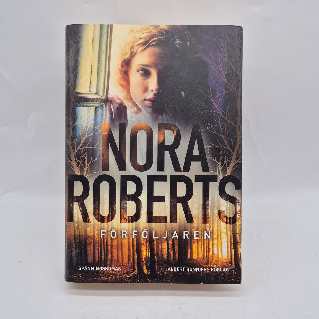 Förföljaren inbunden thriller Nora Roberts begagnad