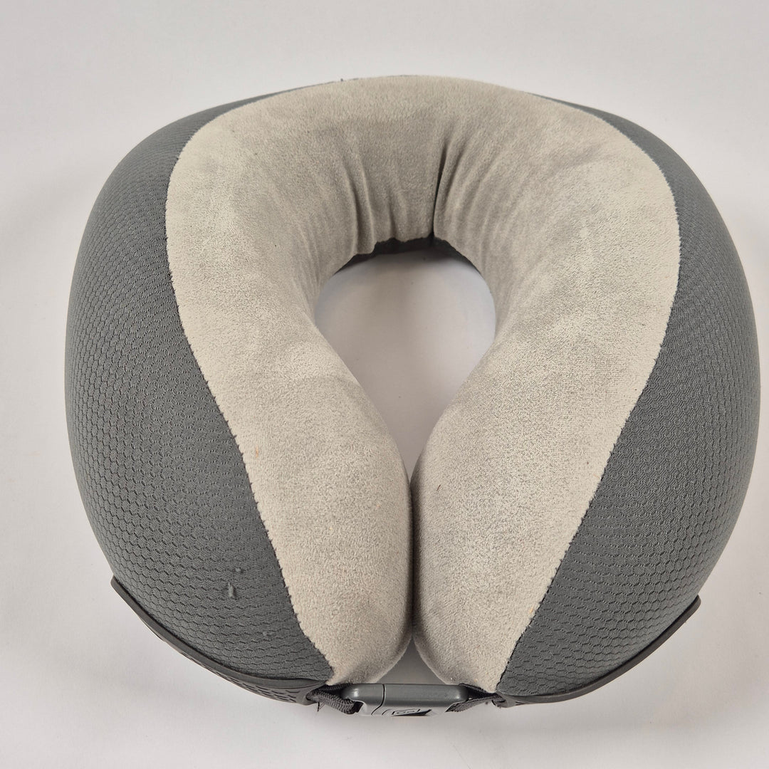 Grå ergonomisk resekudde Go med spänne