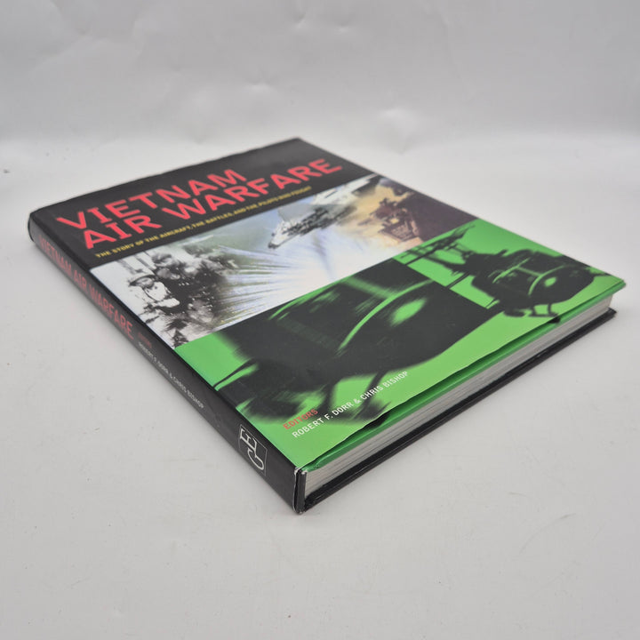 Vietnam Air Warfare illustrerad militärhistorisk bok