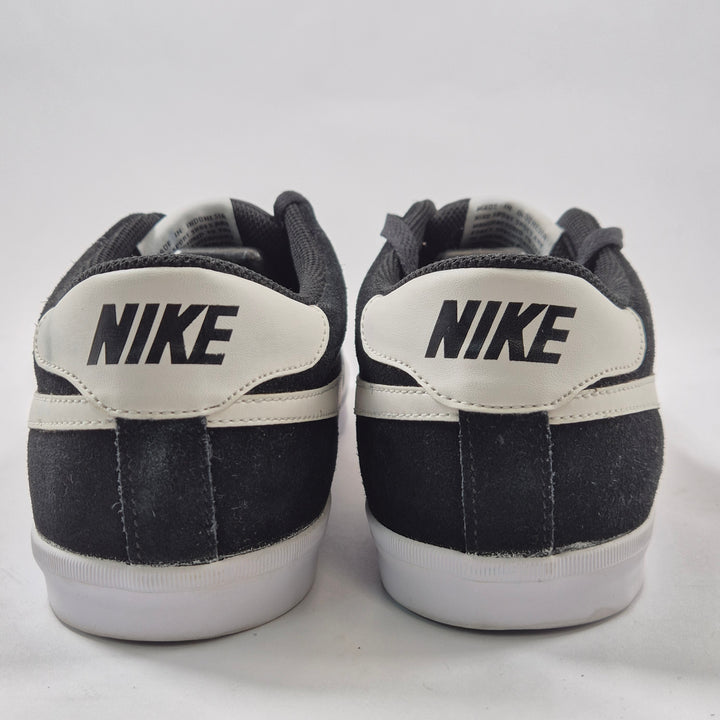 Klassiska svarta Nike herrsneakers mocka EU 45