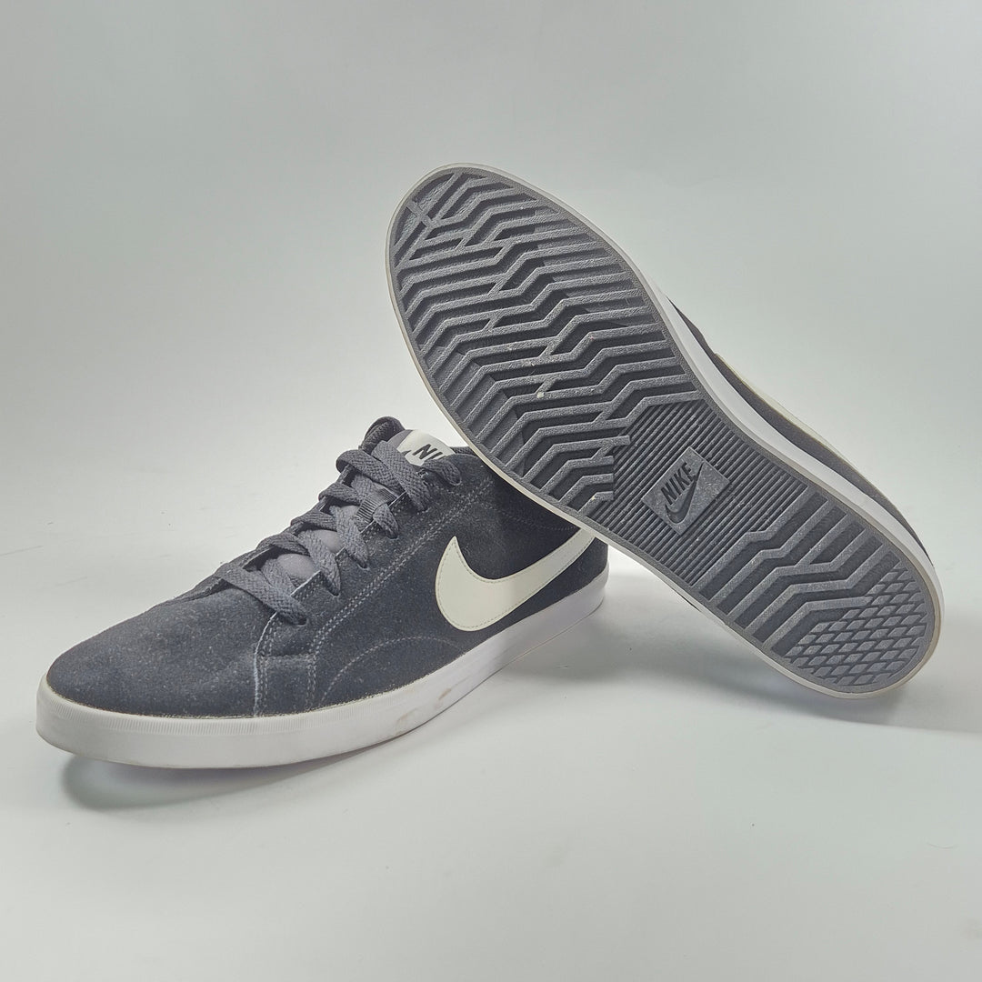Klassiska svarta Nike herrsneakers mocka EU 45