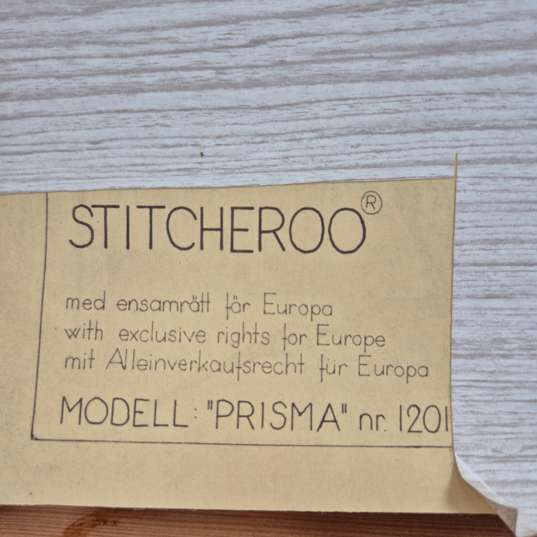 Retro string art tavla Stitcheroo geometriskt motiv