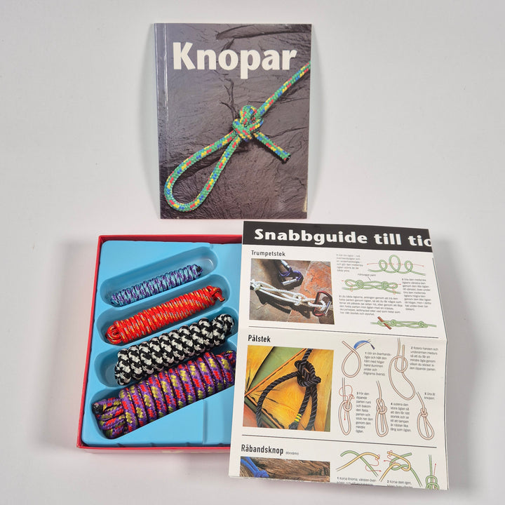 Knopset med bok affisch och färgglada rep