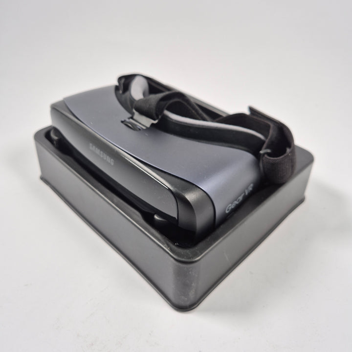 Samsung Gear VR headset med handkontroll