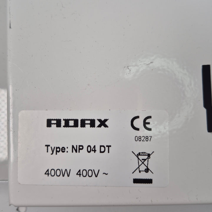 ADAX Neo vit väggmonterad elradiator begagnad