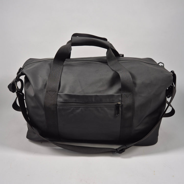 Svart stilren weekendbag med axelrem