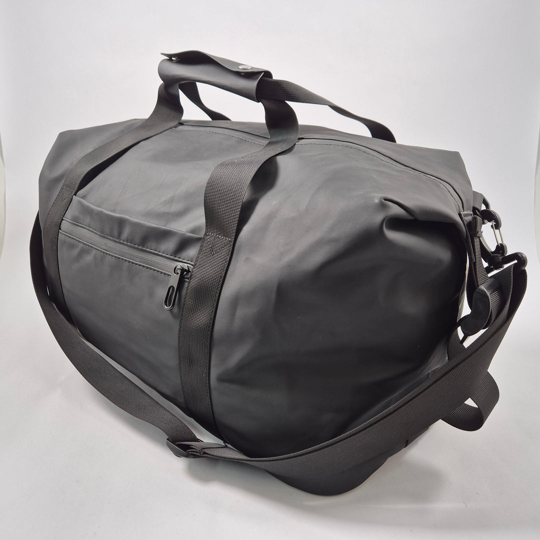 Svart stilren weekendbag med axelrem