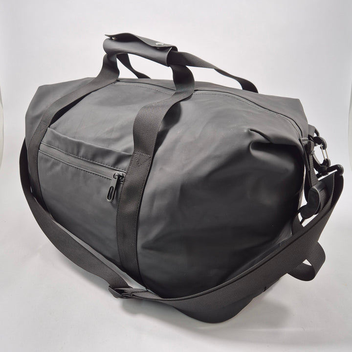 Svart stilren weekendbag med axelrem