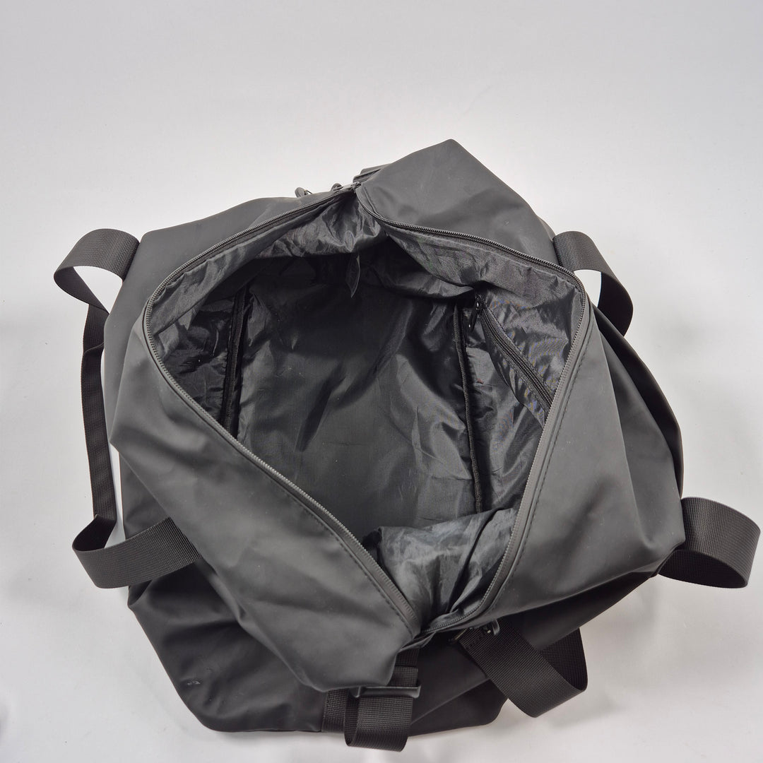 Svart stilren weekendbag med axelrem