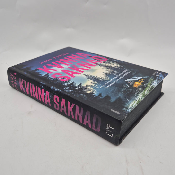 Kvinna saknad thrillerbok inbunden Lavender Lit