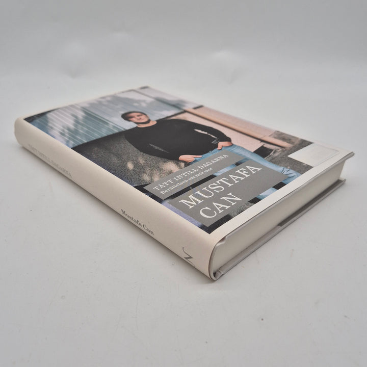 Tätt intill dagarna pocketbok biografi Norstedts