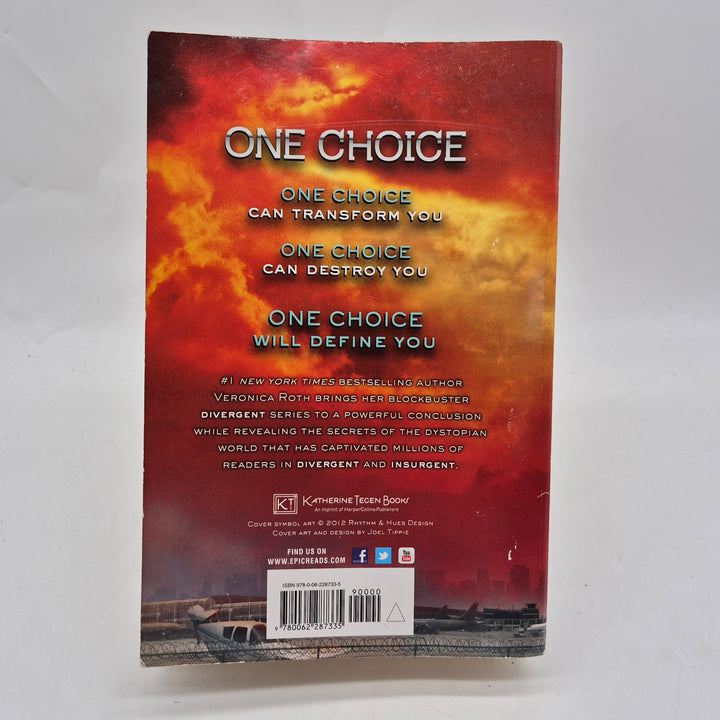 Allegiant dystopisk ungdomsbok Veronica Roth pocket