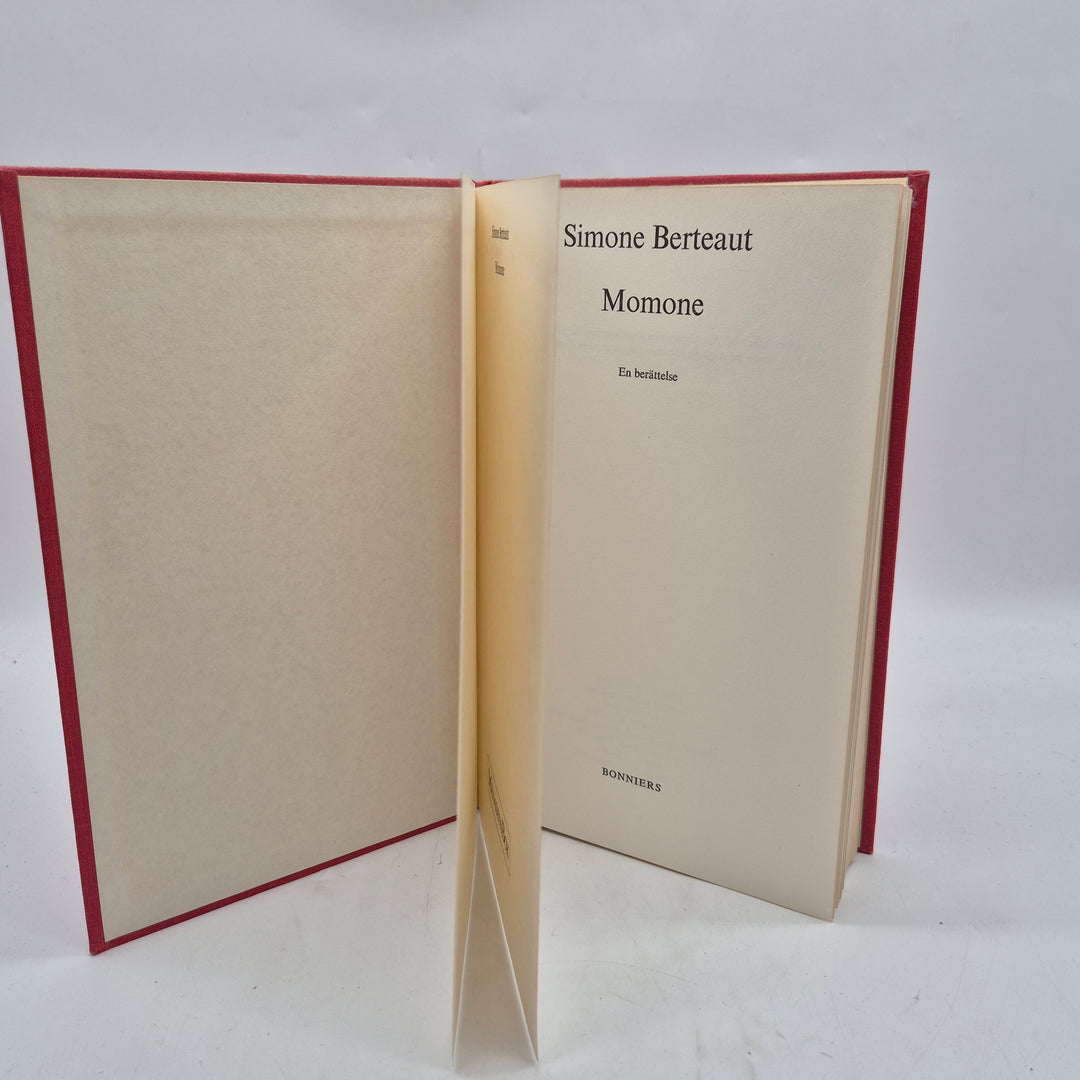 Momone inbunden bok röd klotpärm Bonniers
