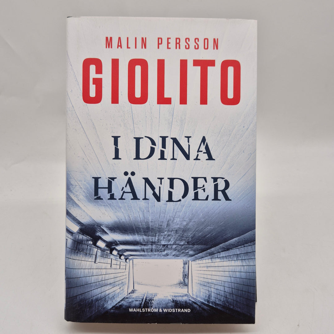 I dina händer spänningsroman inbunden begagnad