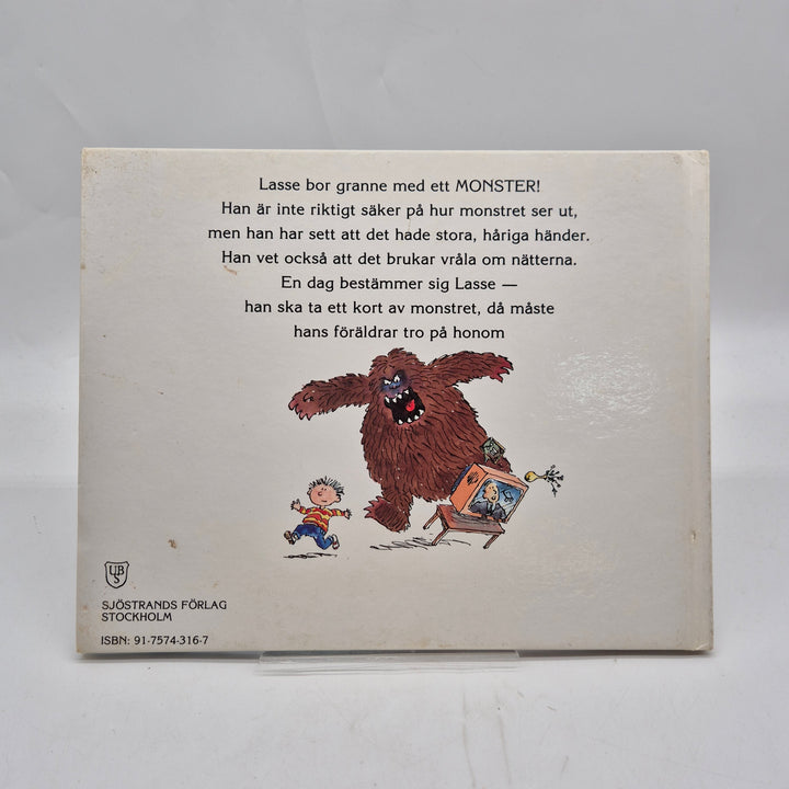 Retro bilderbok Det bor ett monster intill