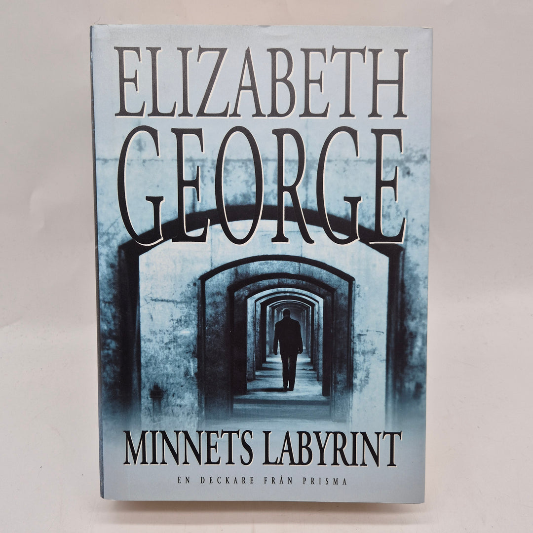 Deckare Minnets labyrint inbunden Elizabeth George