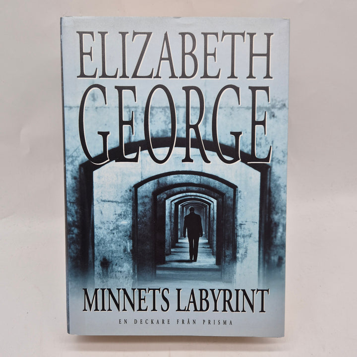 Deckare Minnets labyrint inbunden Elizabeth George