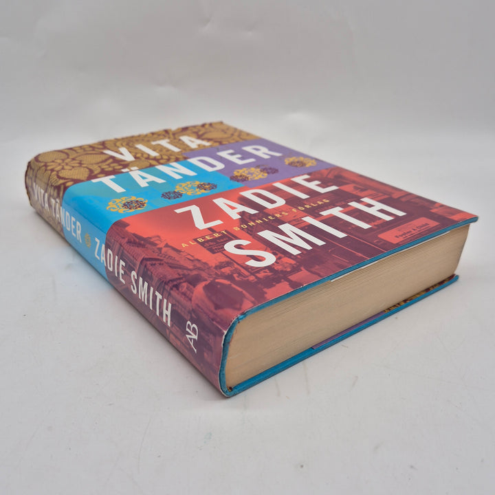 Vita tänder inbunden roman Zadie Smith
