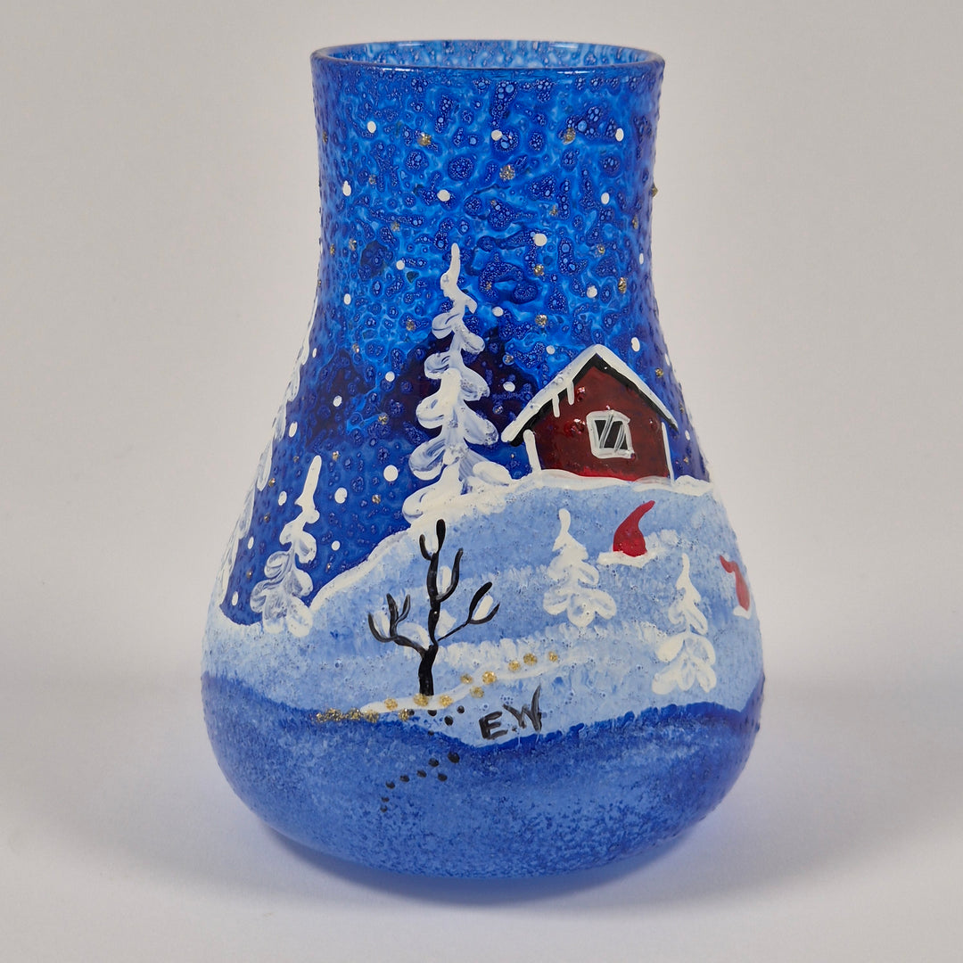 Blå handmålad glasvas vintermotiv Ewa Wannerfeldt
