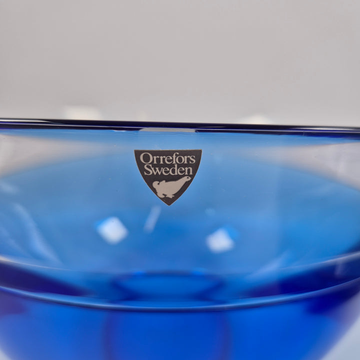 Elegant blått glasskålset Orrefors tvådelat