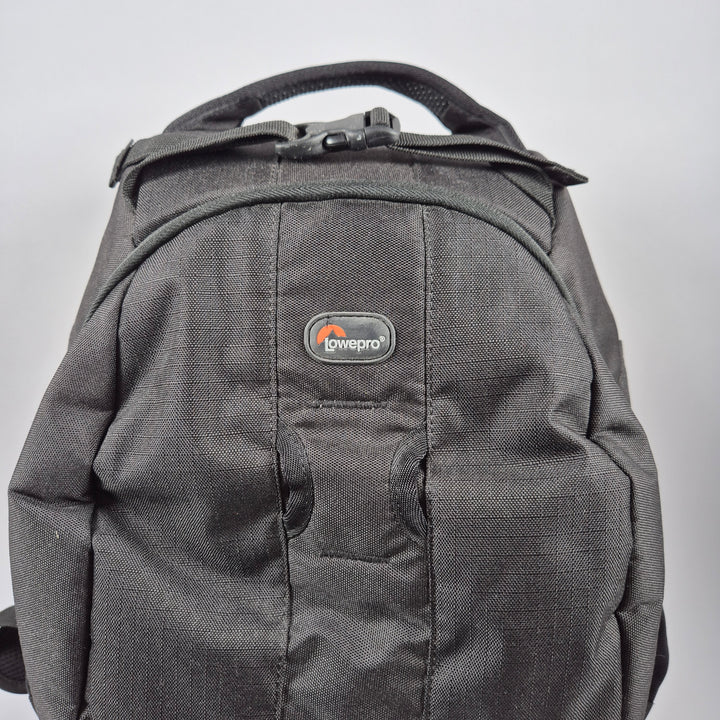 Lowepro svart kameraryggsäck robust och praktisk