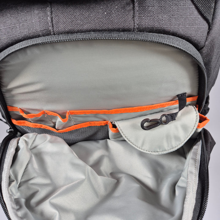 Lowepro svart kameraryggsäck robust och praktisk