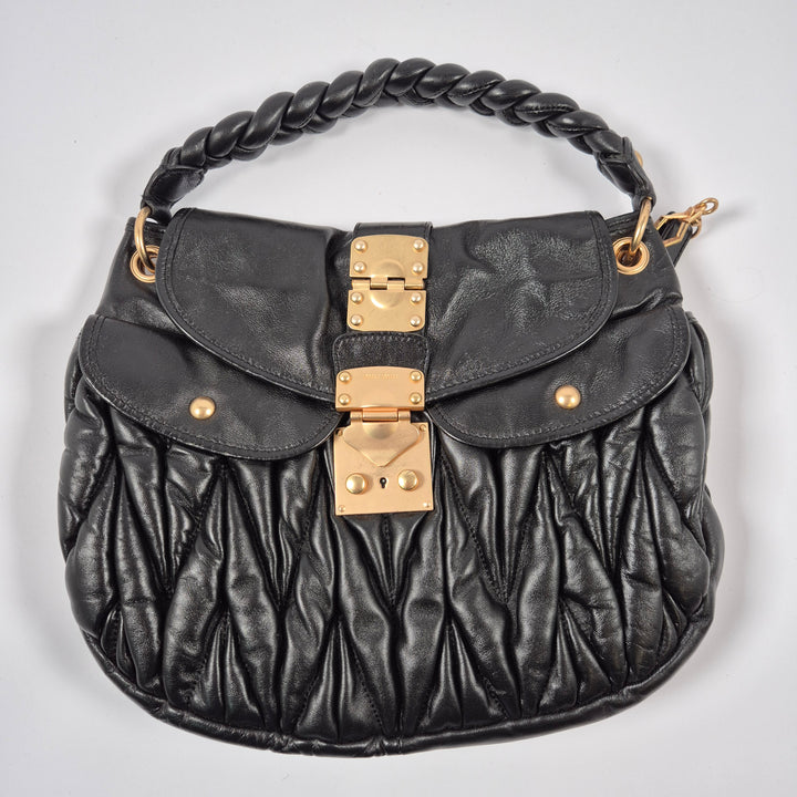 Elegant svart skinnaxelväska Miu Miu