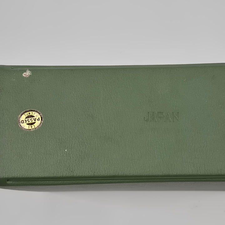 Vintage militärgröna kikare retro Japan