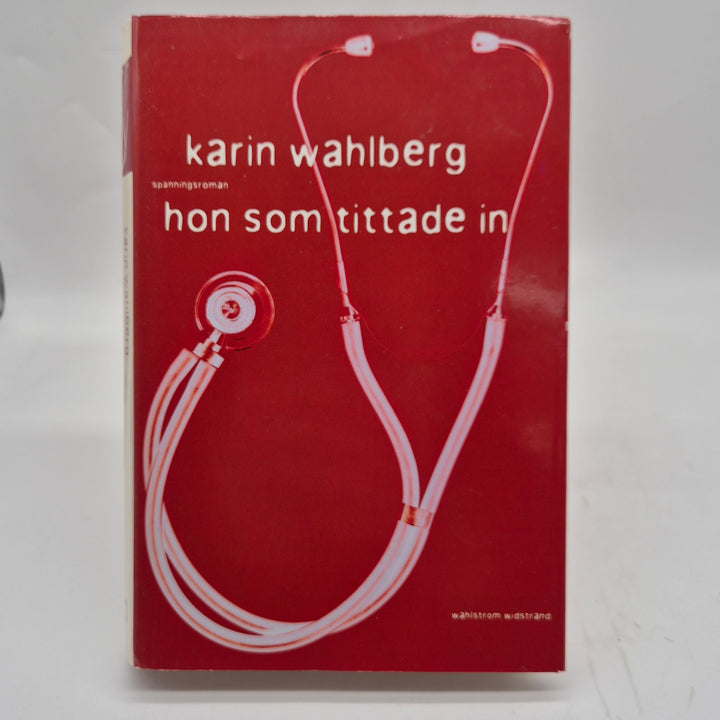 Hon som tittade in kriminalroman inbunden begagnad