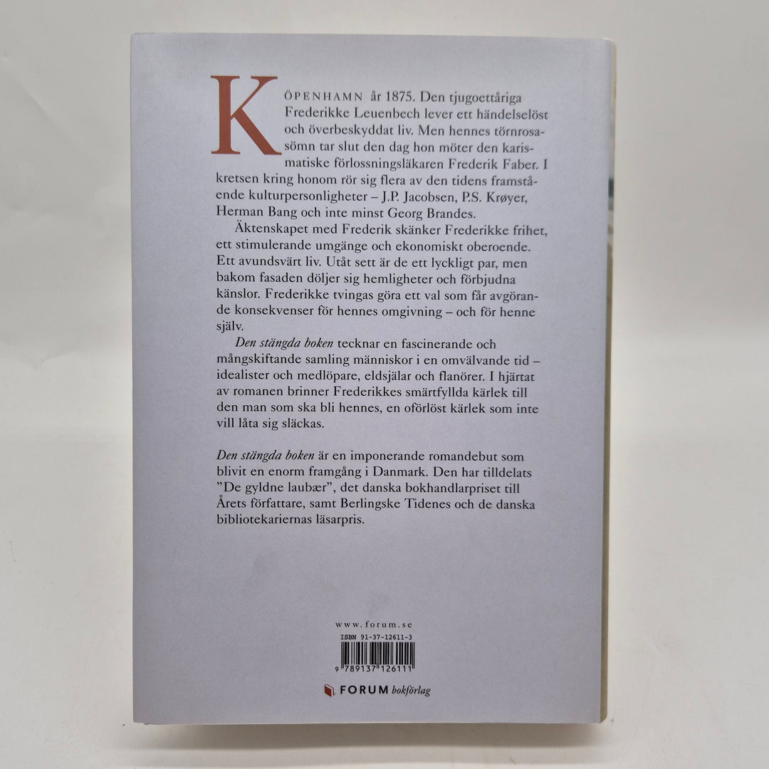 Den stängda boken inbunden roman historisk