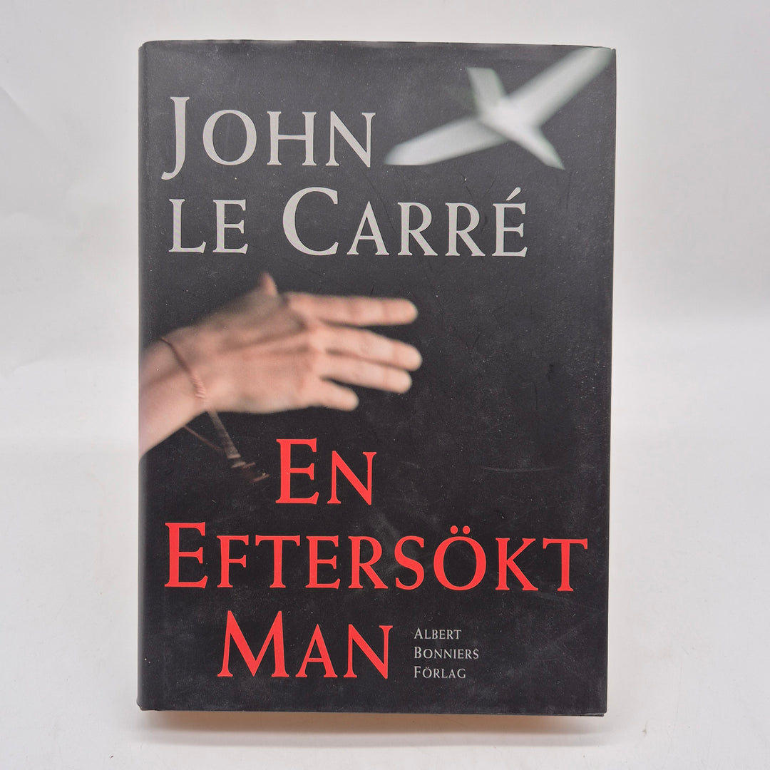 En eftersökt man inbunden thriller svensk