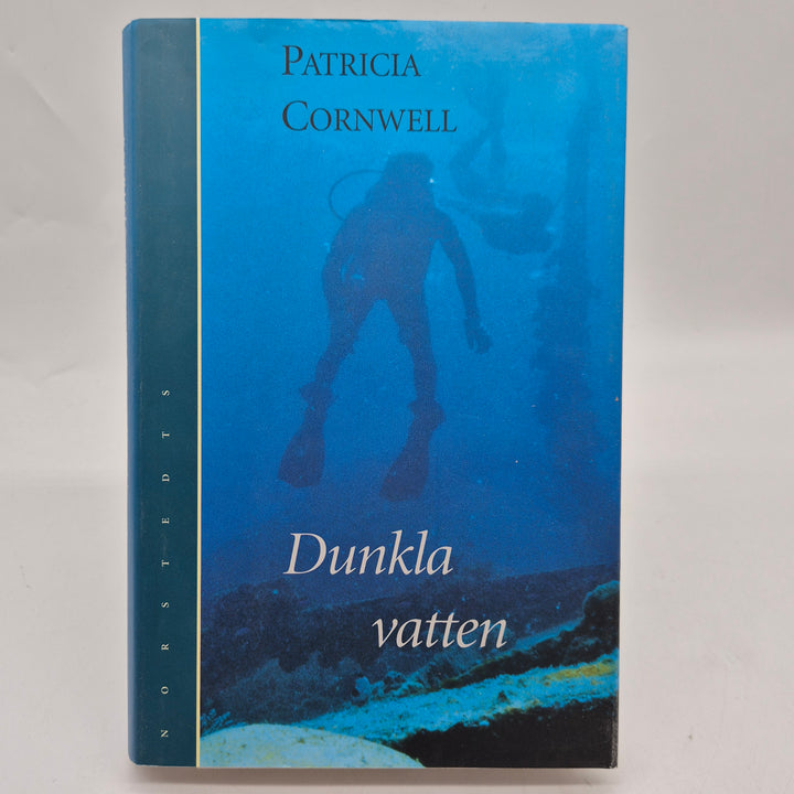 Dunkla vatten kriminalroman inbunden Patricia Cornwell